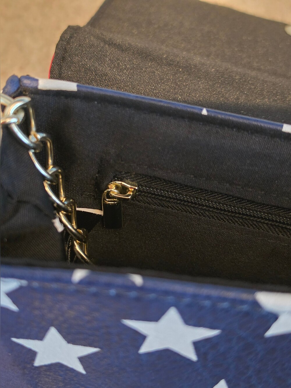 Wonder Woman Purse - Picture 6 of 9